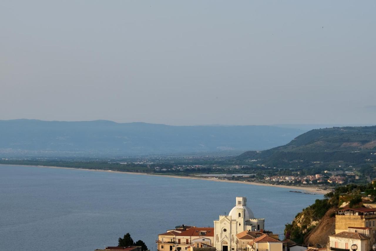 Residence Nina Pizzo  Buitenkant foto